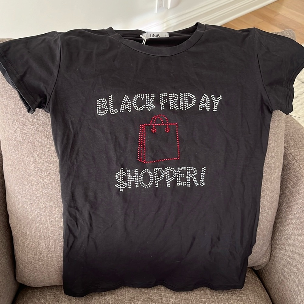BLACK FRIDAY SHOPPER tee from UNIK. Size Small.  NWT1